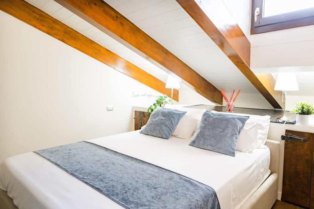 Canonica Attic Apartment Милан Экстерьер фото